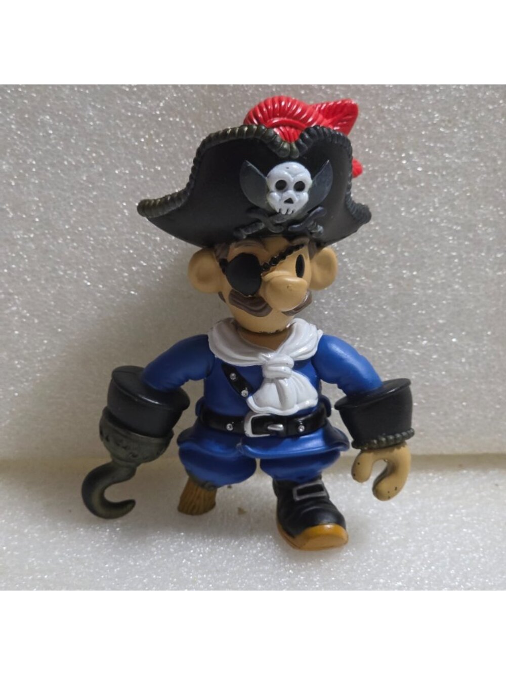Keenway Toys Pirate Island Pegleg Hook Action Figure Posable PVC Vintage 2005 4"